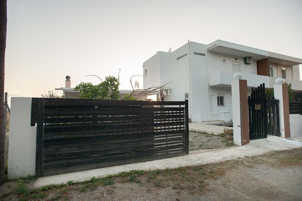 Afrathias Beachhouse - Cretan Hideaway 칼라마키 외부 사진